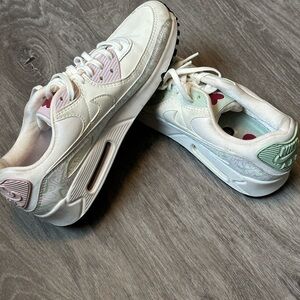 Nike Women's Airmax 90 Valentine’s Day 2020 - Size 9